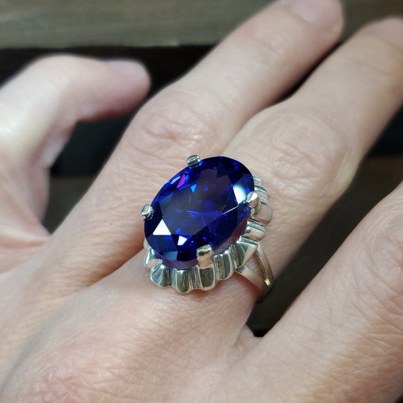 Size 8 925 Sterling Silver Large Blue Purple Cubic Zirconia Gem Ring - Picture 3 of 8